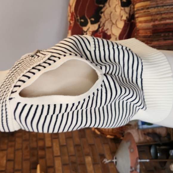 Cider brand NWT cropped sweater size XL 2 front pockets wide collar white black - Picture 3 of 8